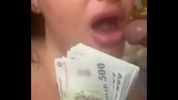 Prostituata mare filmeaza cand suge pula bani