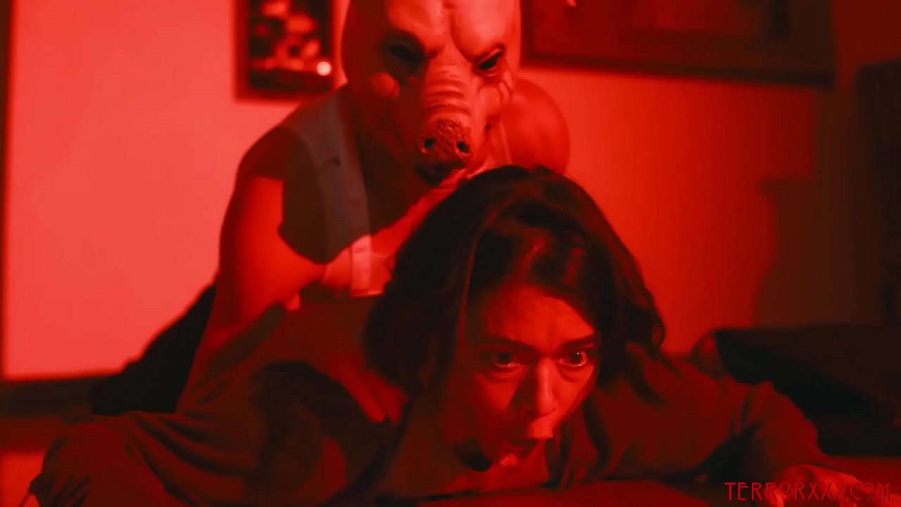 mode cast Saving Bunaciune fututa de un ciudat cu masca - Film Porno